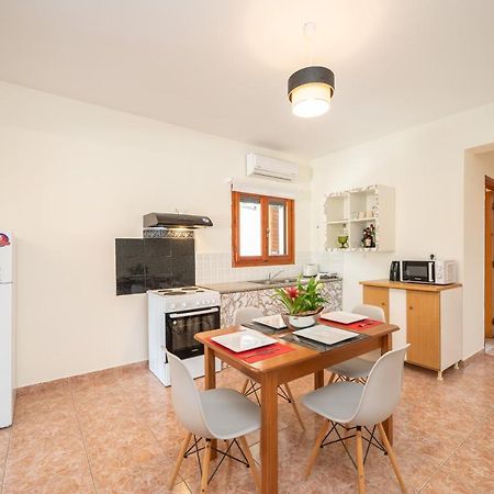 Afroditi Holiday Home - Yellow Apartment Zvoronáta Kültér fotó